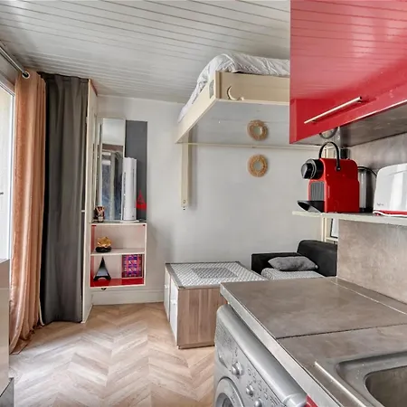 Charmant Pied A Terre Renove Marais Enfants Rouges By Weekome
